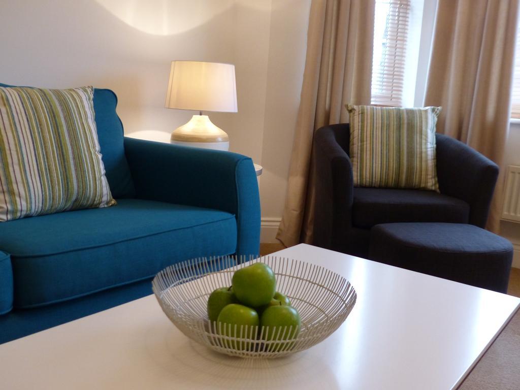 St Raphael House, City Centre Charming Apartments Basingstoke Extérieur photo